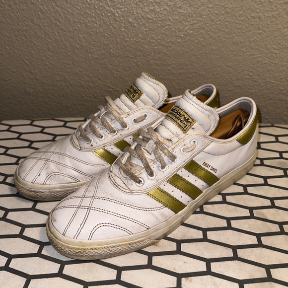 Adidas 'Away Days' Leather skateboarding shoes - Picture 3 of 5